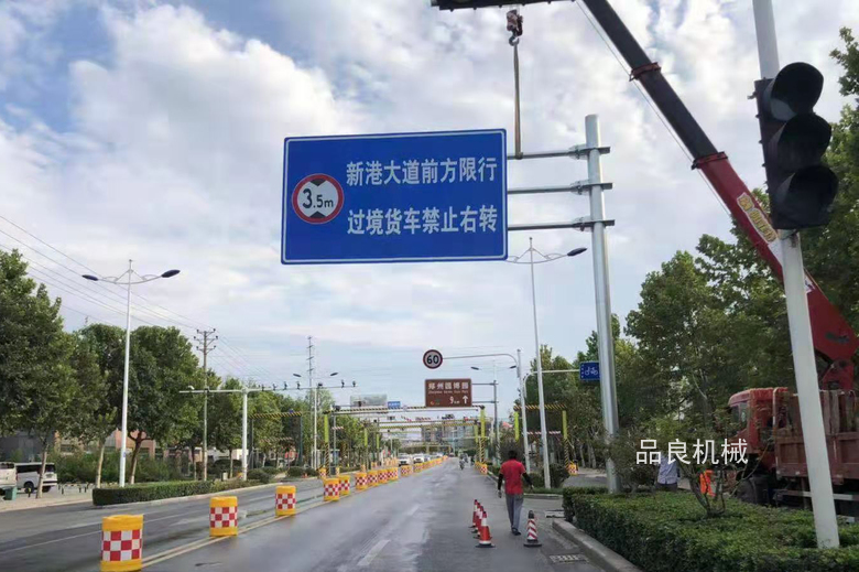 河南郑州新港道路标志杆